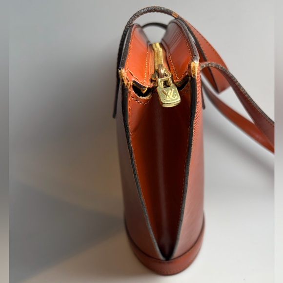 Louis Vuitton Saint Jacques PM Kenyan Fawn Epi Leather Tote - Picture 13 of 14